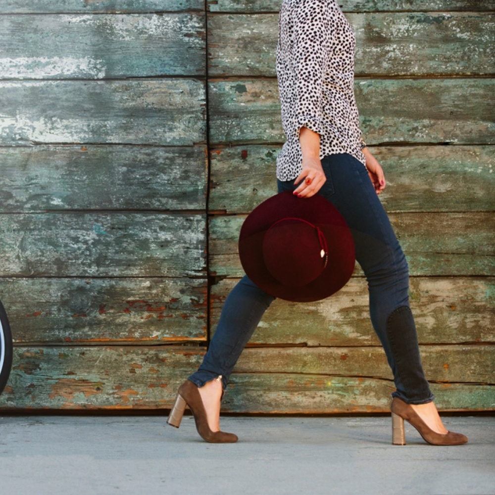 NIB! Coach Ophelia Suede Embossed Croc Heels, Sz 8